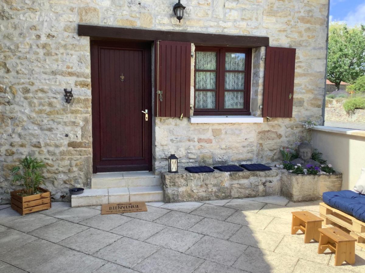 Gîte vallée magique Panissaud Le Grand-Madieu Esterno foto