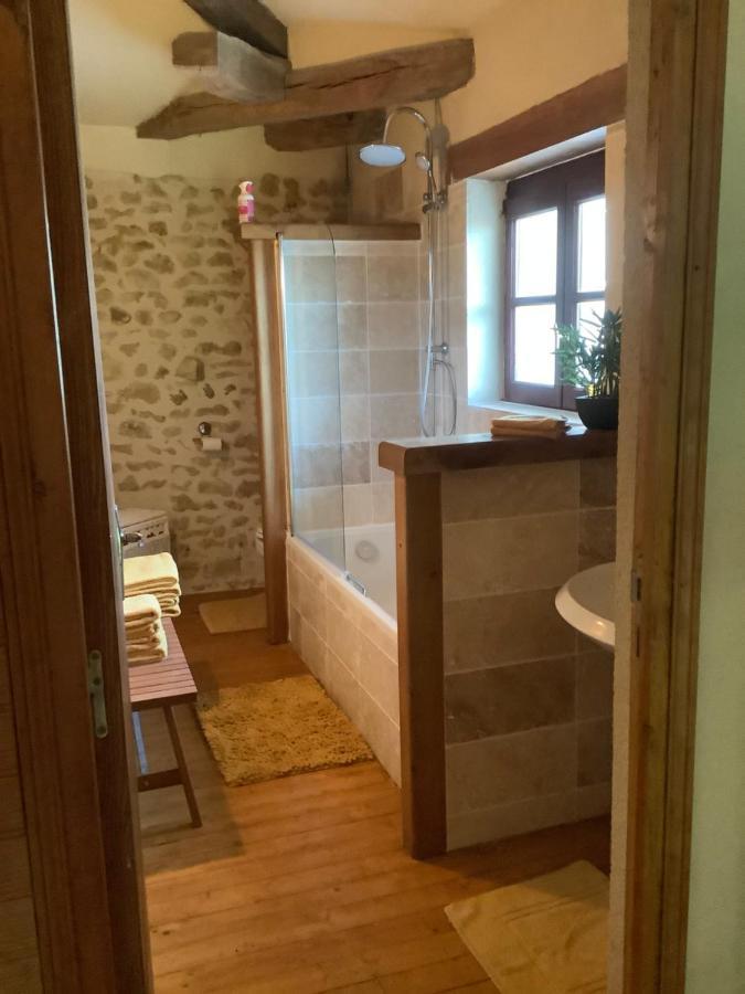 Gîte vallée magique Panissaud Le Grand-Madieu Esterno foto
