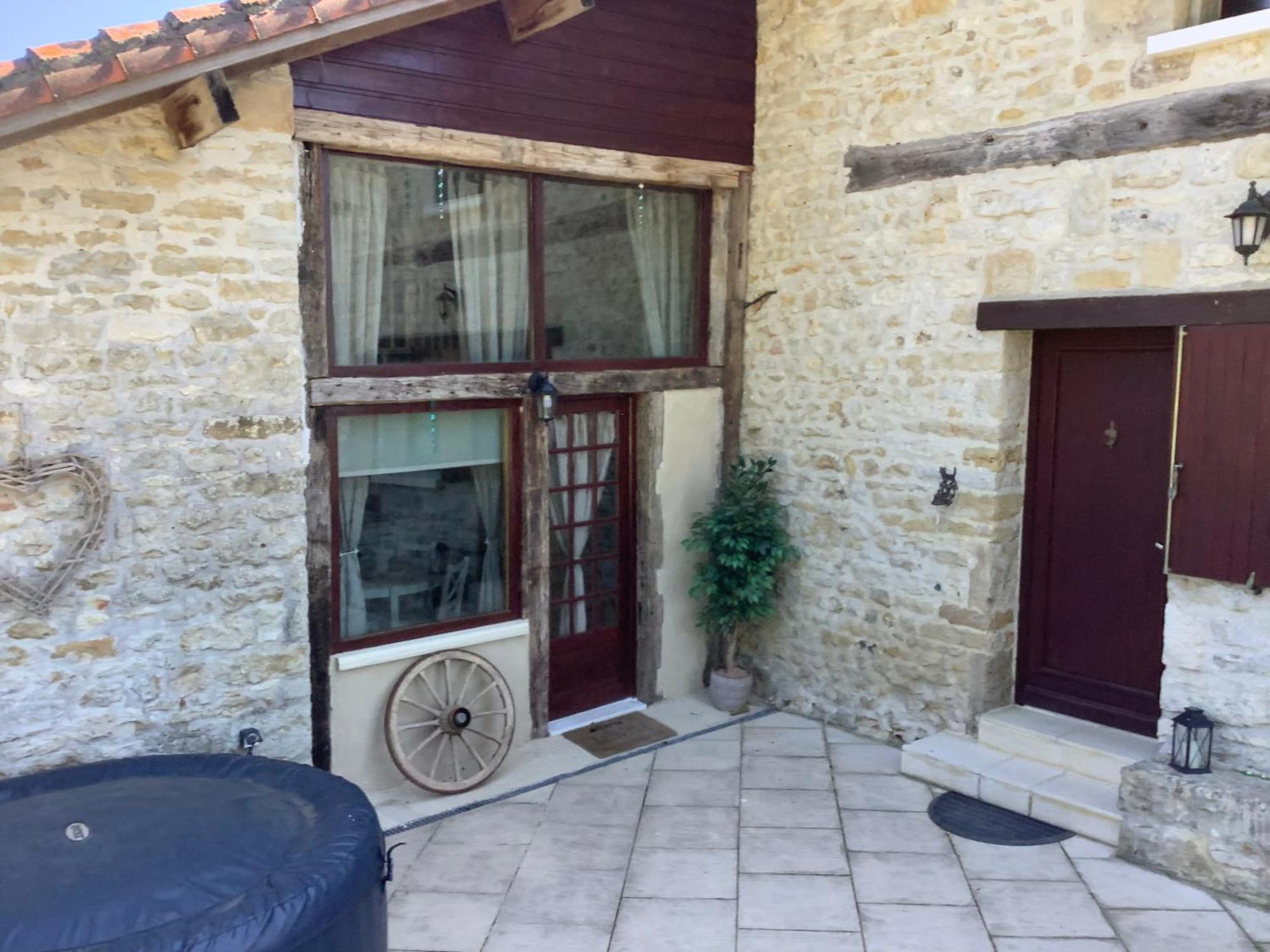 Gîte vallée magique Panissaud Le Grand-Madieu Esterno foto